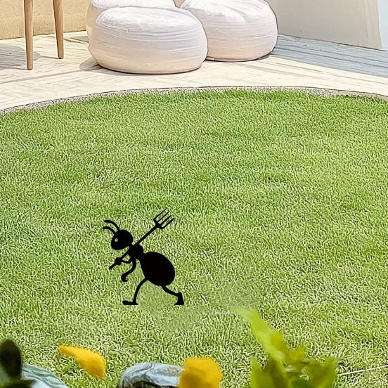 Spooky & Festive Iron Ant Garden Decor - Halloween & Christmas Outdoor