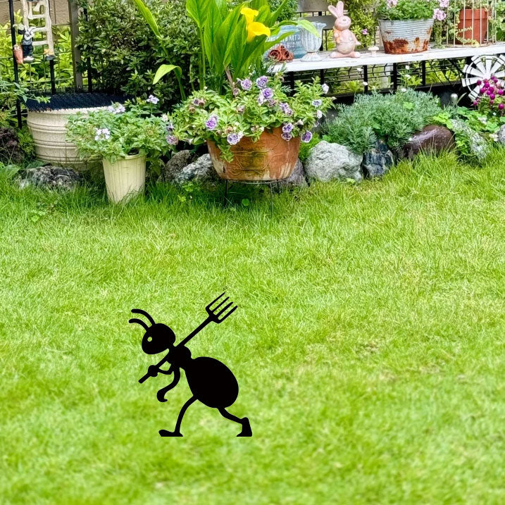 Spooky & Festive Iron Ant Garden Decor - Halloween & Christmas Outdoor